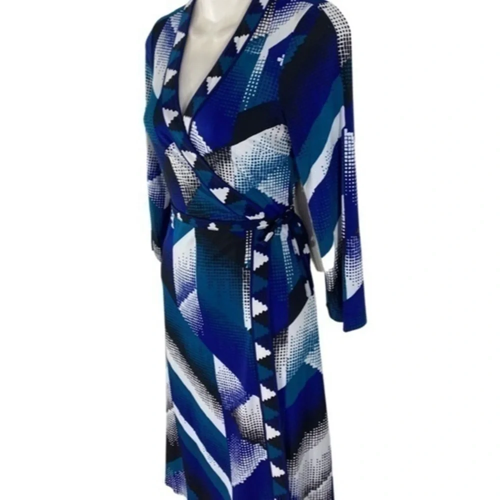 BCBGMaxazria Blue Combo print wrap jersey dress